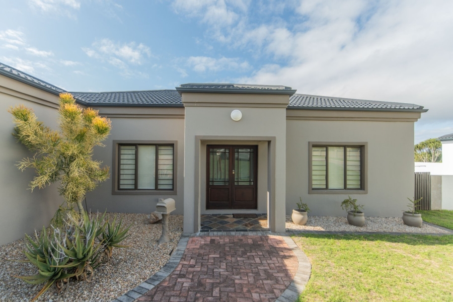 To Let 3 Bedroom Property for Rent in Lovemore Heights Estate Eastern Cape